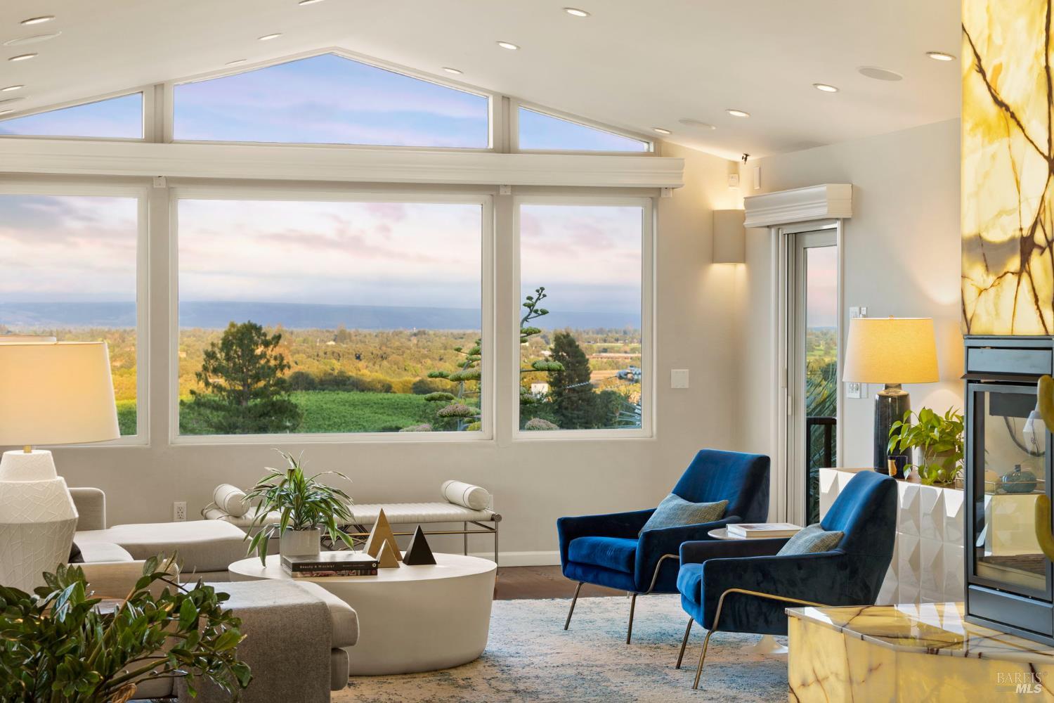 2563 Laguna Road Santa Rosa CA 95401