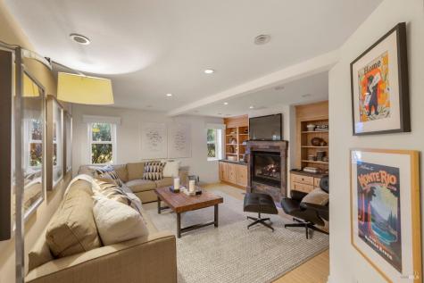2563 Laguna Road Santa Rosa CA 95401