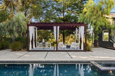 2563 Laguna Road Santa Rosa CA 95401