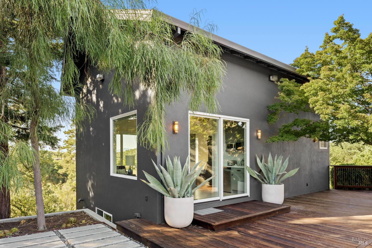 2563 Laguna Road Santa Rosa CA 95401