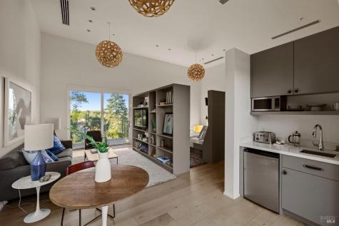2563 Laguna Road Santa Rosa CA 95401