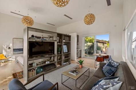 2563 Laguna Road Santa Rosa CA 95401