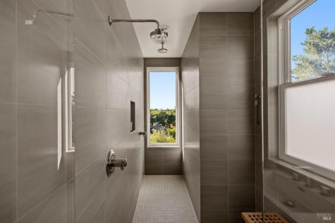 2563 Laguna Road Santa Rosa CA 95401
