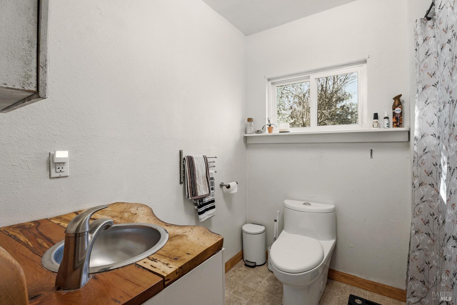 44250 Lakeview Avenue Laytonville CA 95454