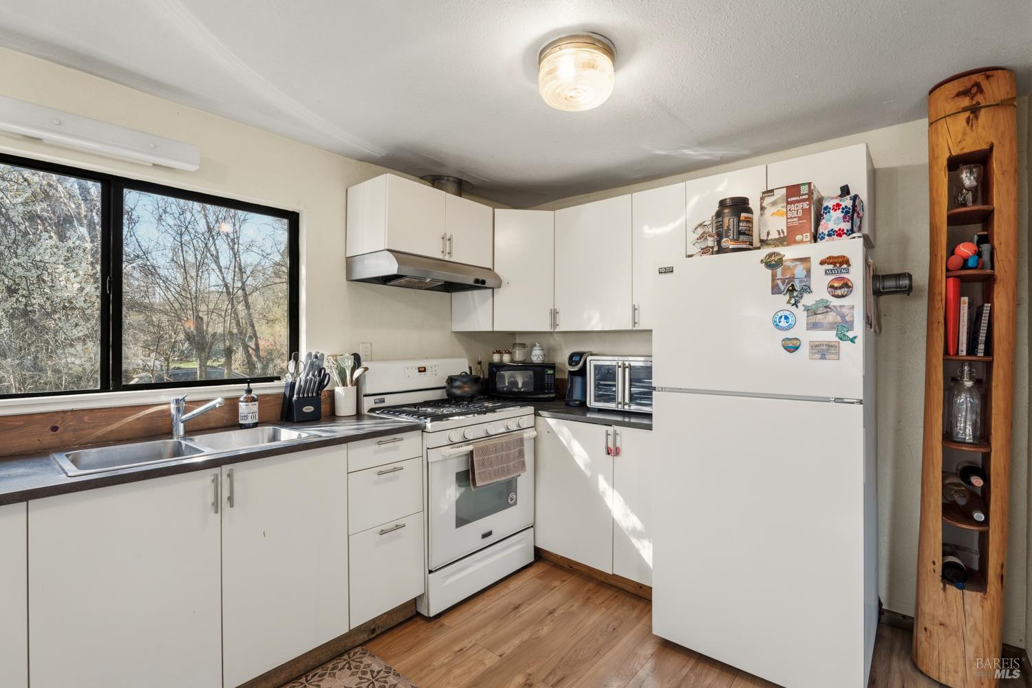 44250 Lakeview Avenue Laytonville CA 95454
