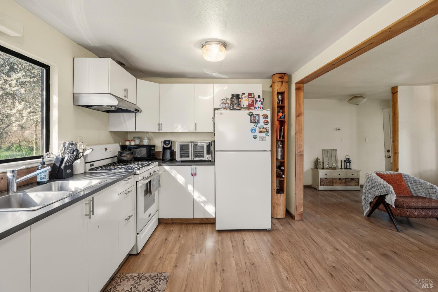 44250 Lakeview Avenue Laytonville CA 95454