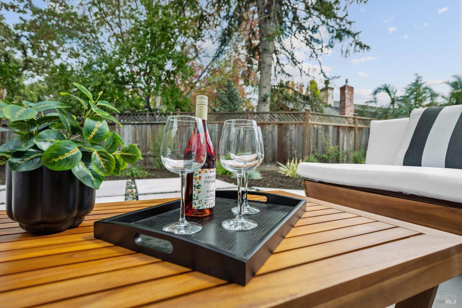 660 Oak Lane Sonoma CA 95476