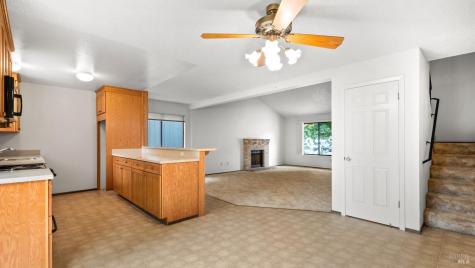 360 Raven Court Healdsburg CA 95448