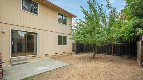 360 Raven Court Healdsburg CA 95448