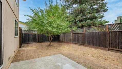 360 Raven Court Healdsburg CA 95448