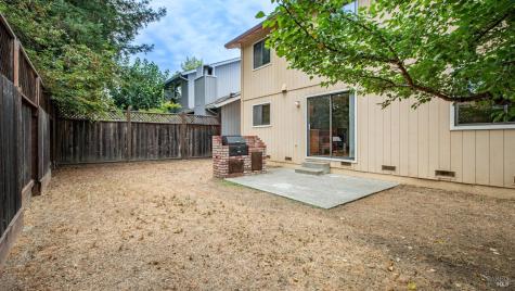 360 Raven Court Healdsburg CA 95448