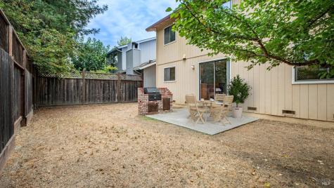 360 Raven Court Healdsburg CA 95448