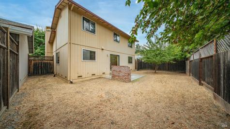 360 Raven Court Healdsburg CA 95448