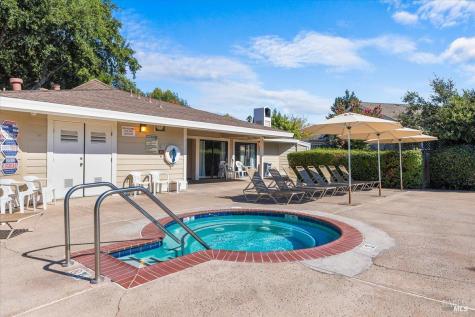 360 Raven Court Healdsburg CA 95448