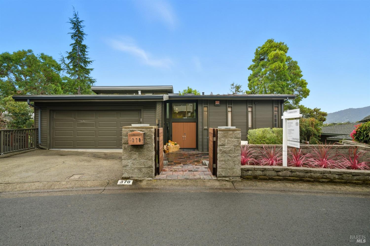 370 Via La Cumbre Greenbrae CA 94904