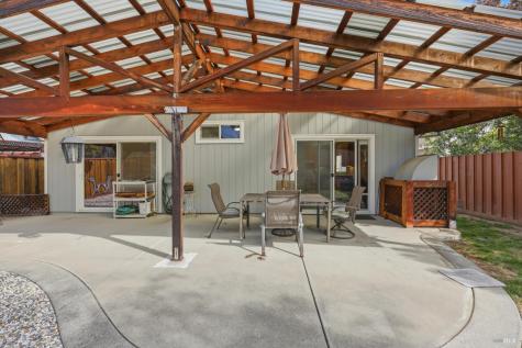 109 Douglas Fir Circle Cloverdale CA 95425