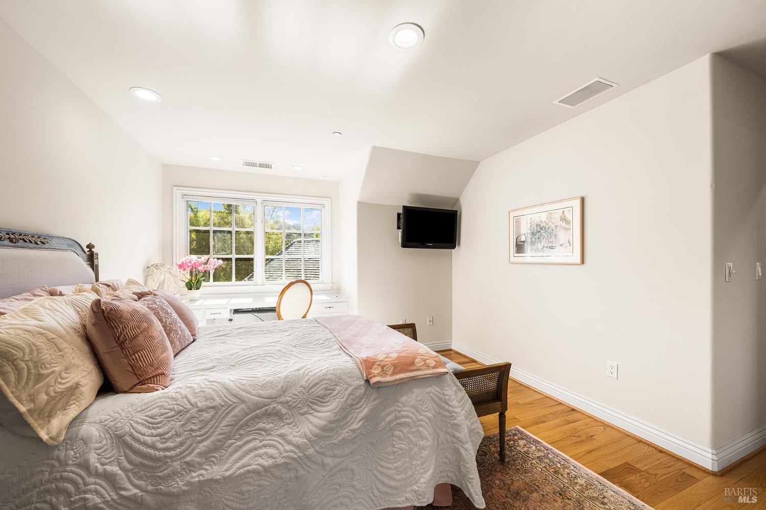 18880 Bella Vina Saratoga CA 95070