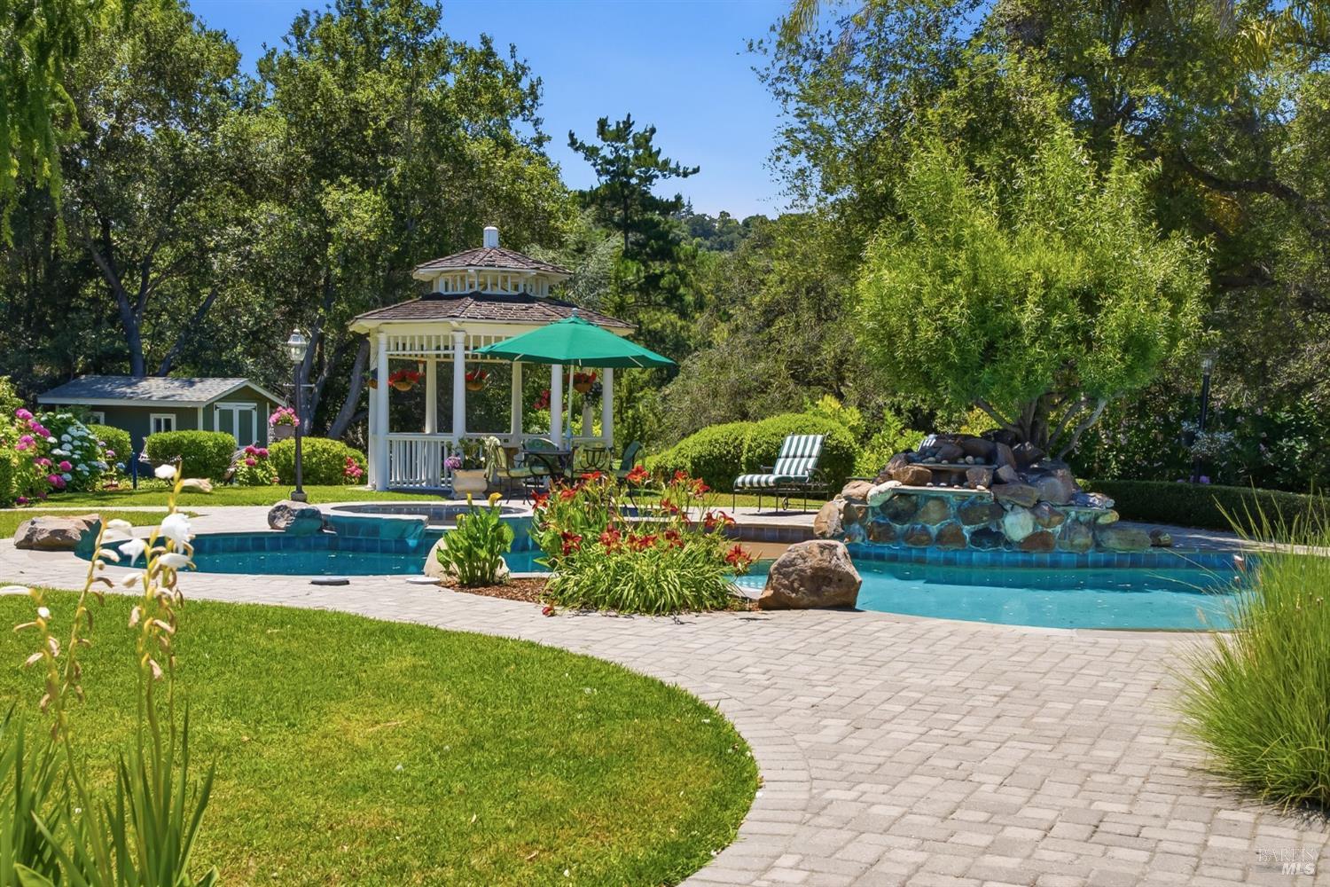 18880 Bella Vina Saratoga CA 95070