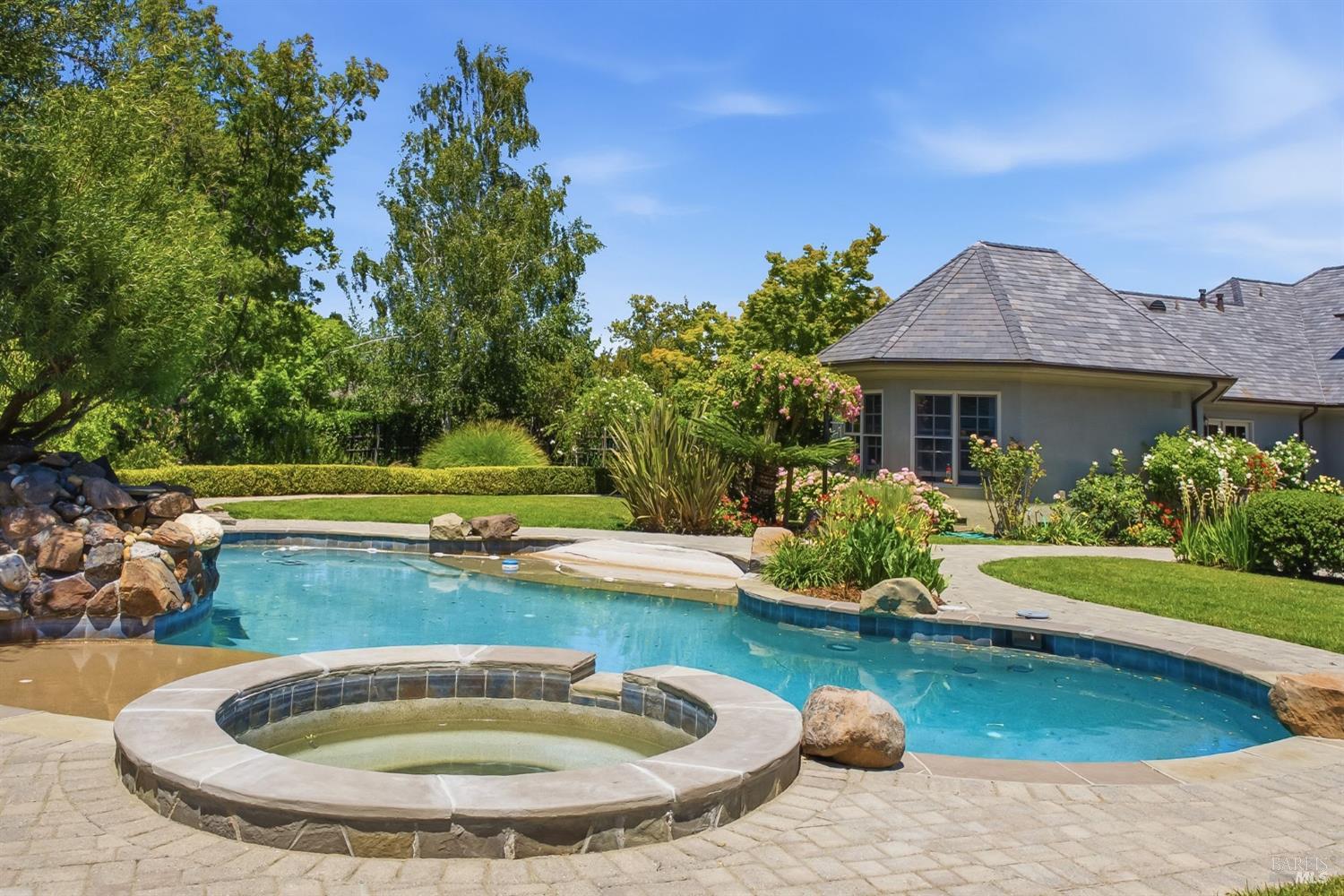 18880 Bella Vina Saratoga CA 95070