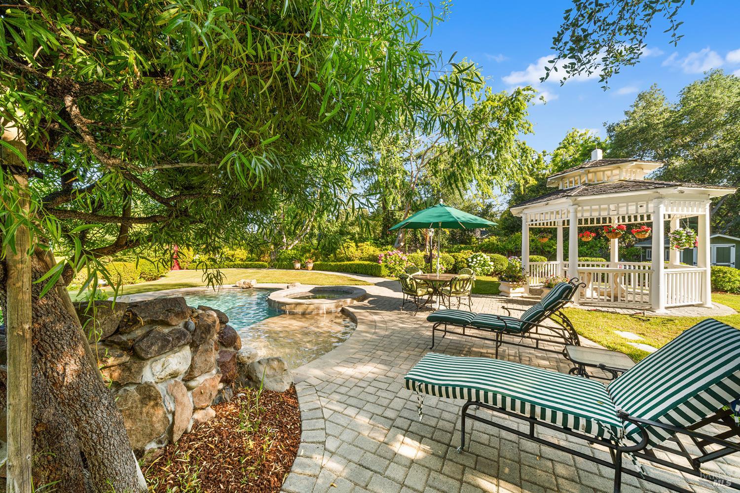 18880 Bella Vina Saratoga CA 95070