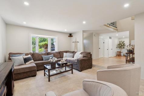 1724 Tampico Court Petaluma CA 94954