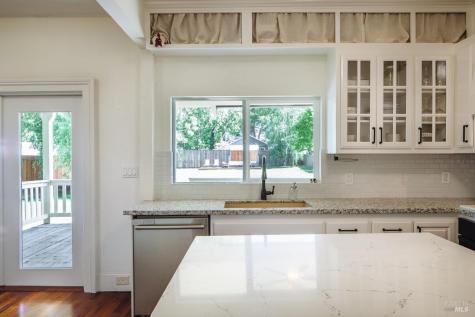 52 Eastman Lane Petaluma CA 94952
