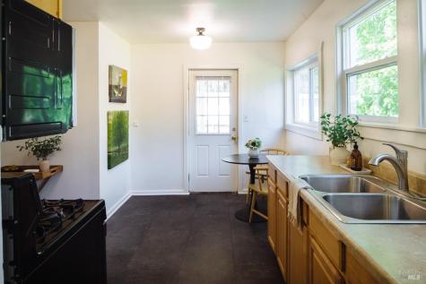 52 Eastman Lane Petaluma CA 94952