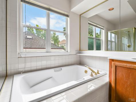 93 Bosworth Lane Geyserville CA 95441