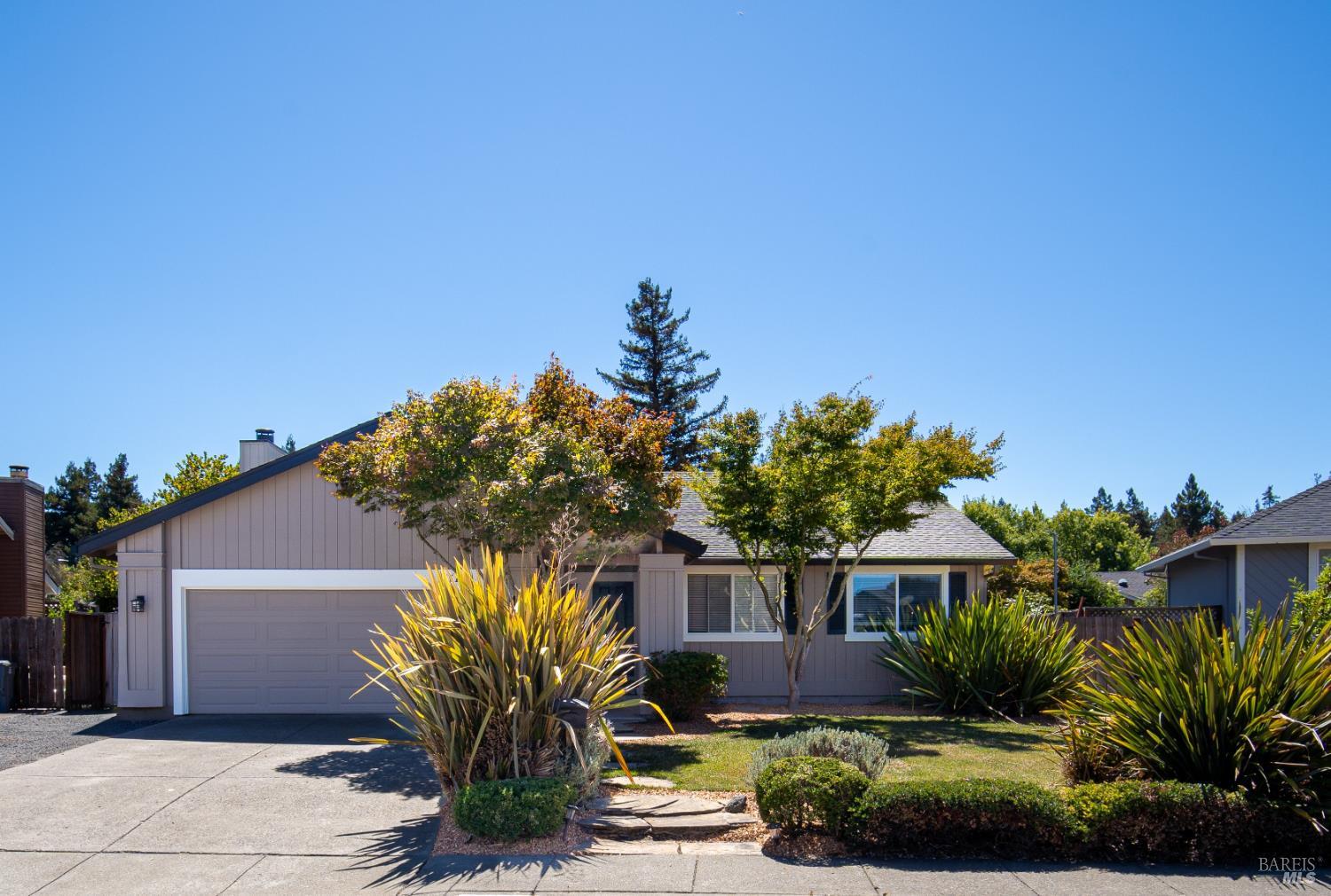 1119 Santa Cruz Way Rohnert Park CA 94928