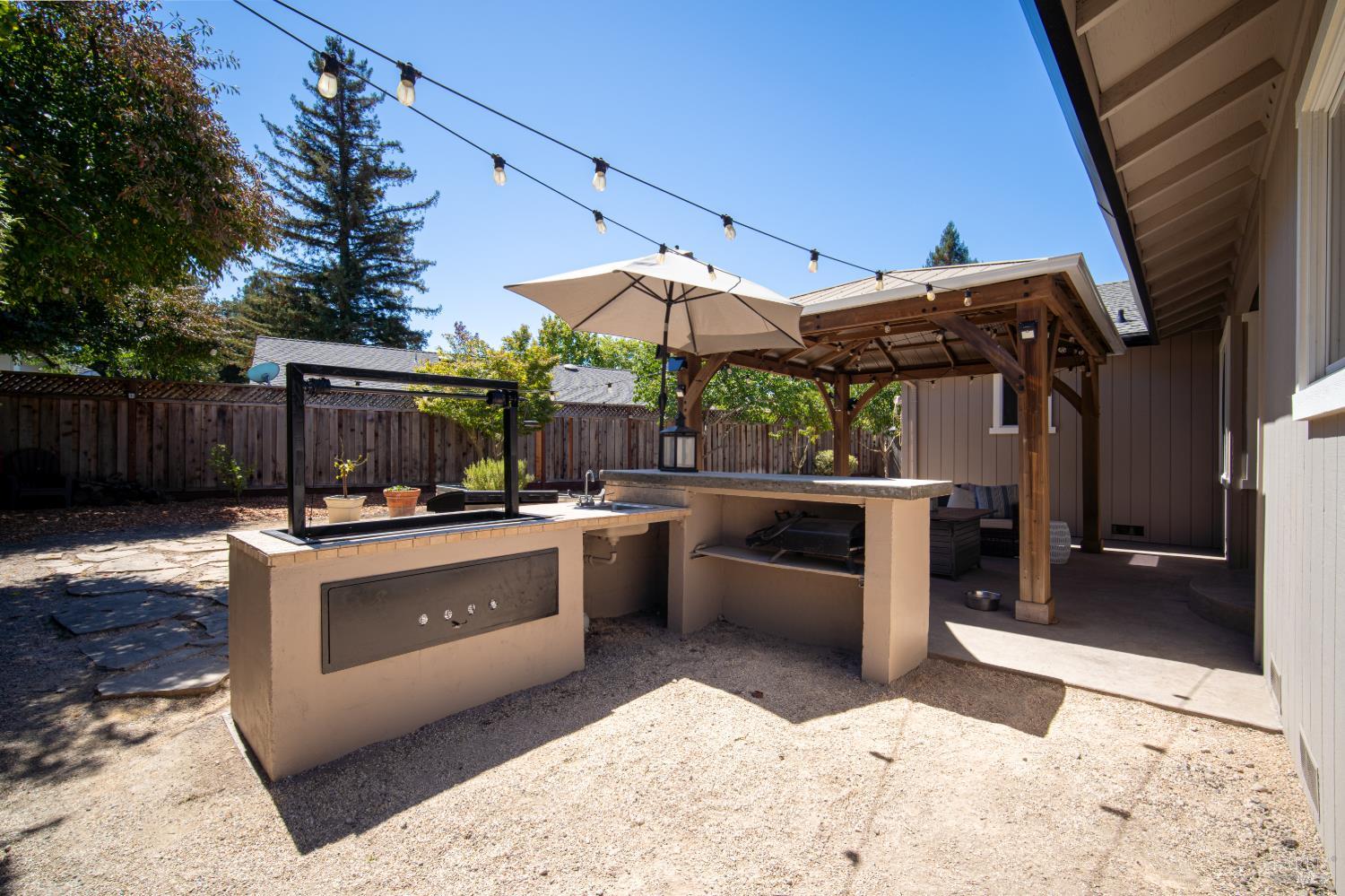 1119 Santa Cruz Way Rohnert Park CA 94928