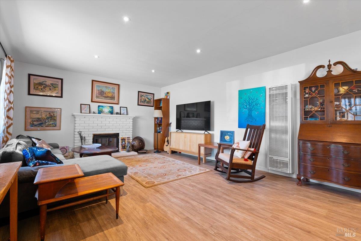 1032 Santa Ana Drive Santa Rosa CA 95404