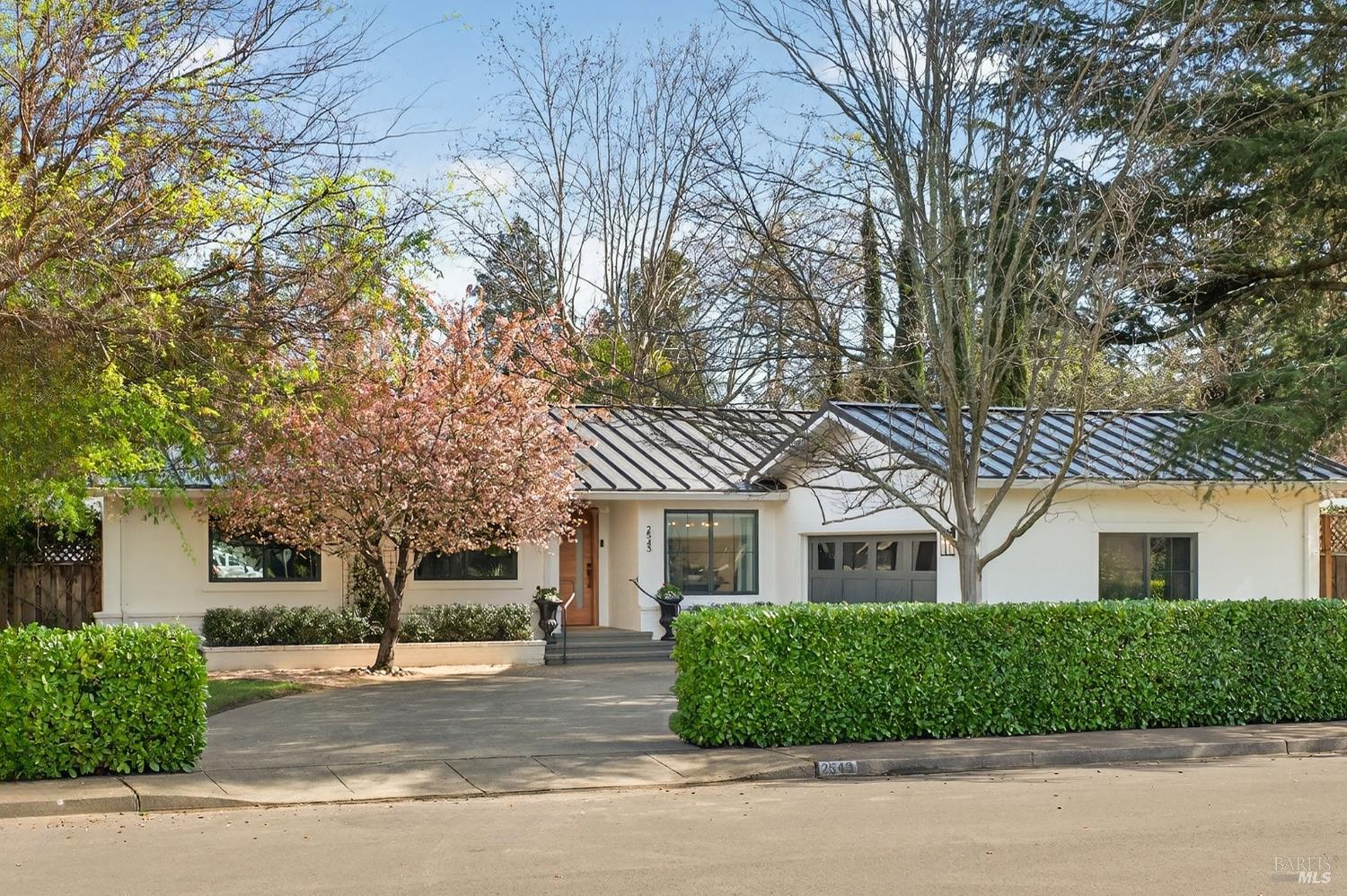 2543 Pinot Way St. Helena CA 94574