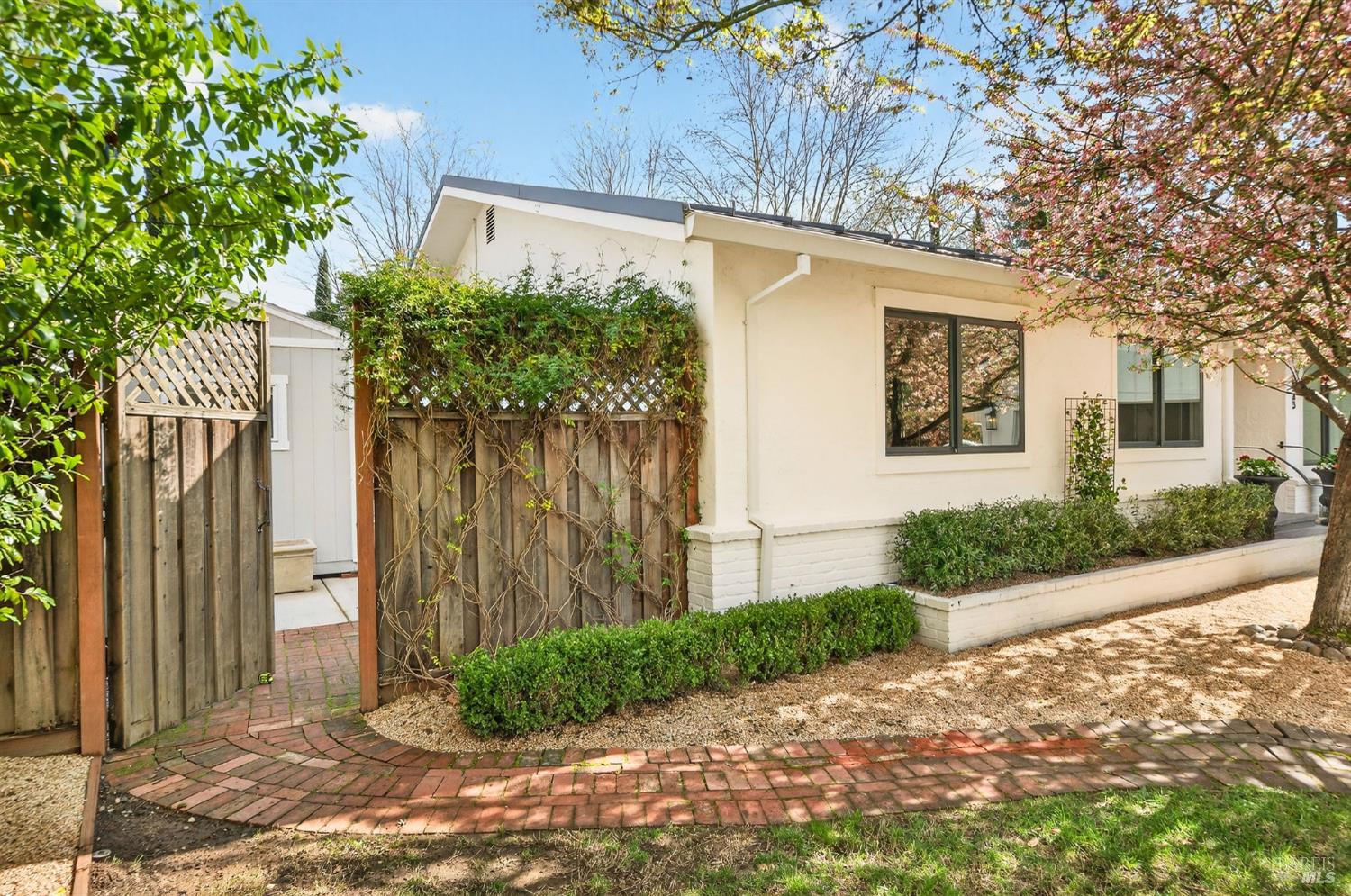 2543 Pinot Way St. Helena CA 94574