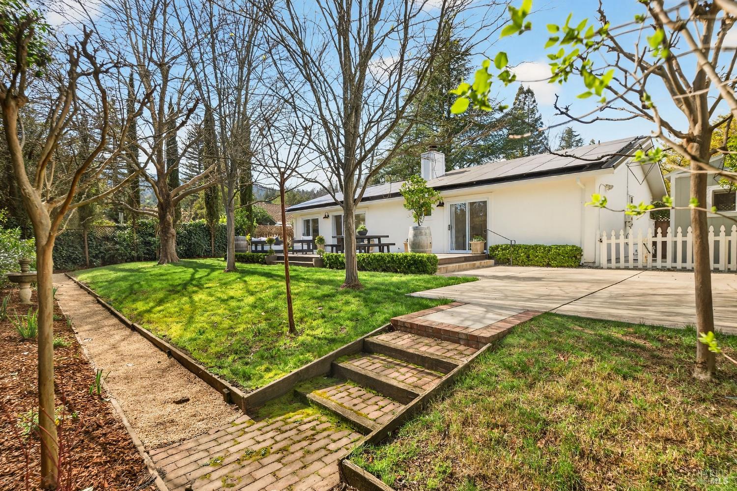 2543 Pinot Way St. Helena CA 94574