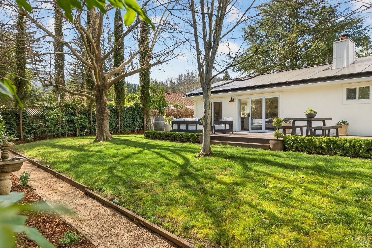 2543 Pinot Way St. Helena CA 94574