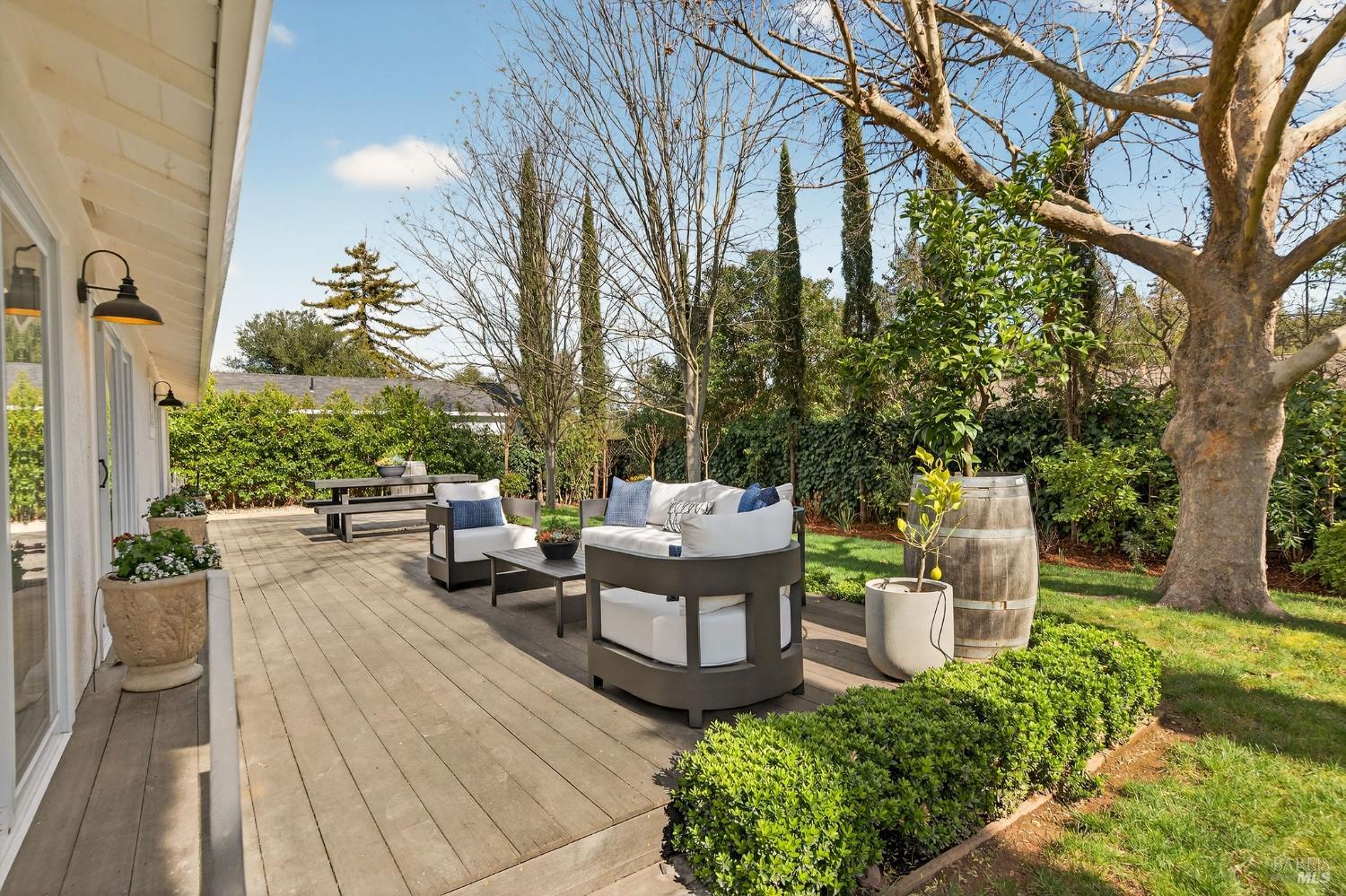 2543 Pinot Way St. Helena CA 94574
