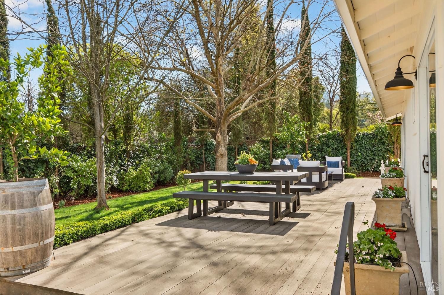 2543 Pinot Way St. Helena CA 94574