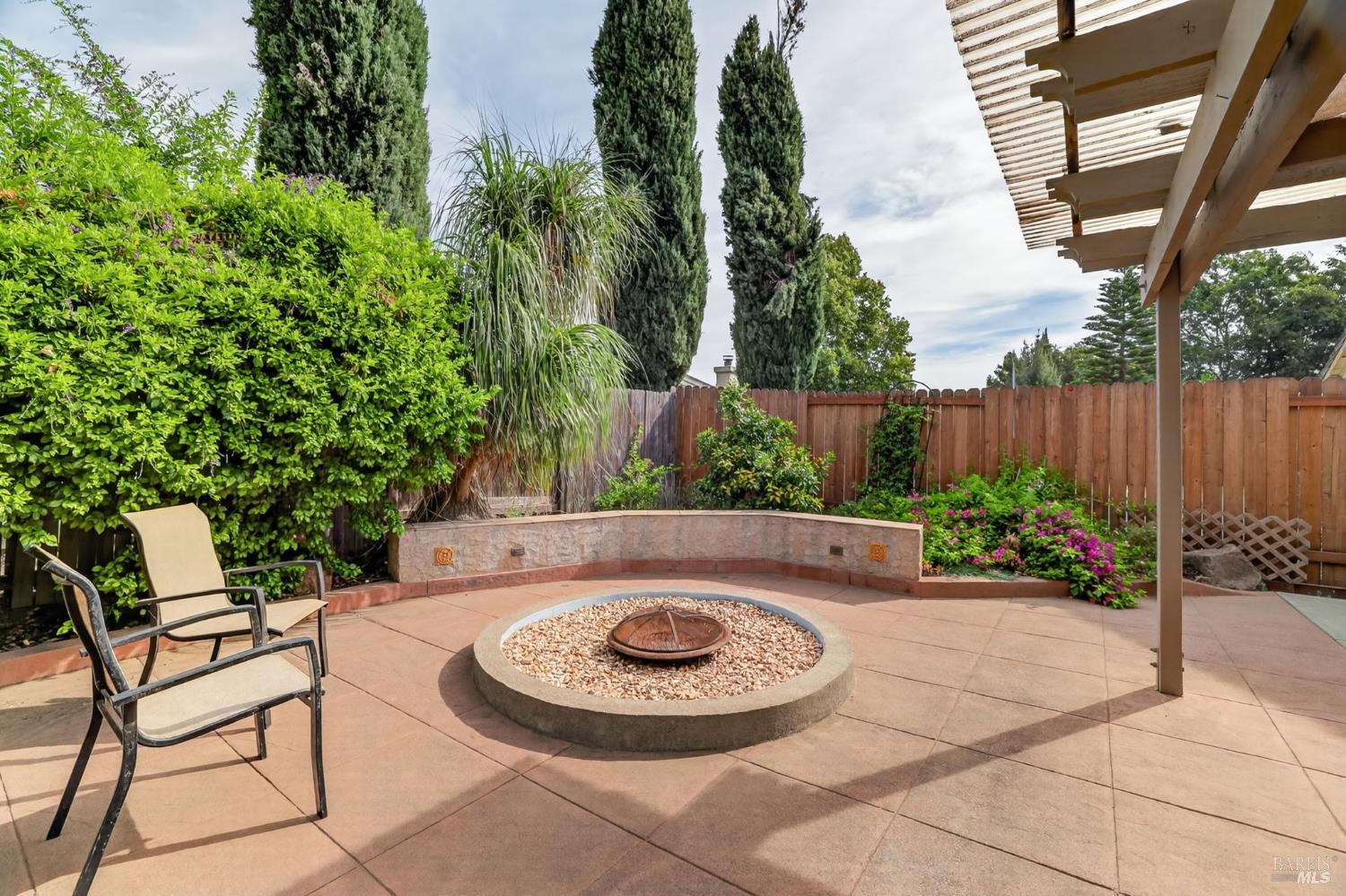 1610 W H Street Dixon CA 95620