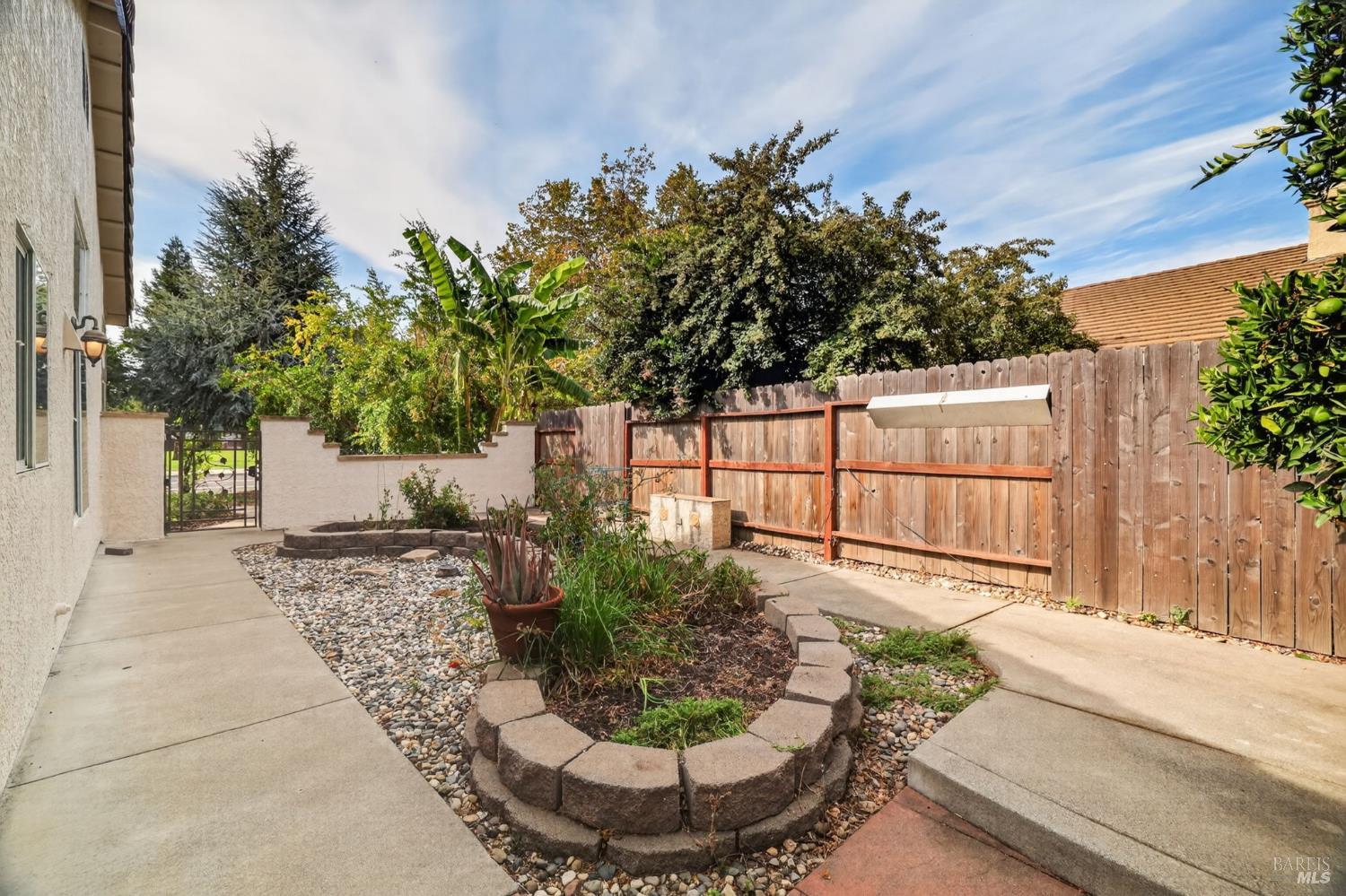 1610 W H Street Dixon CA 95620