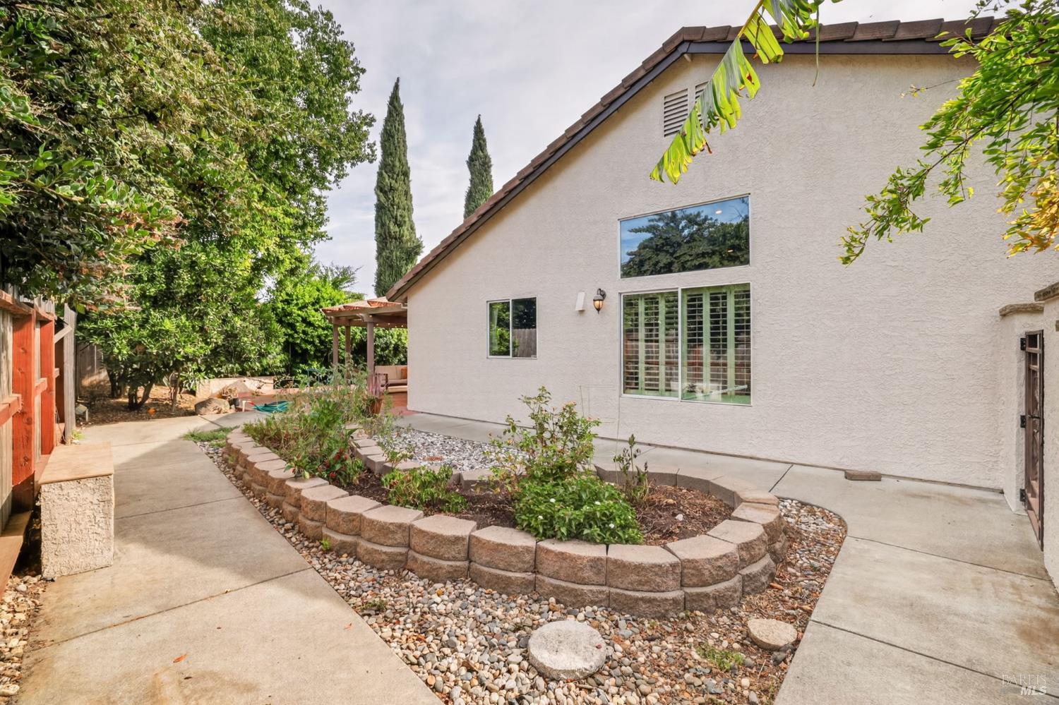 1610 W H Street Dixon CA 95620