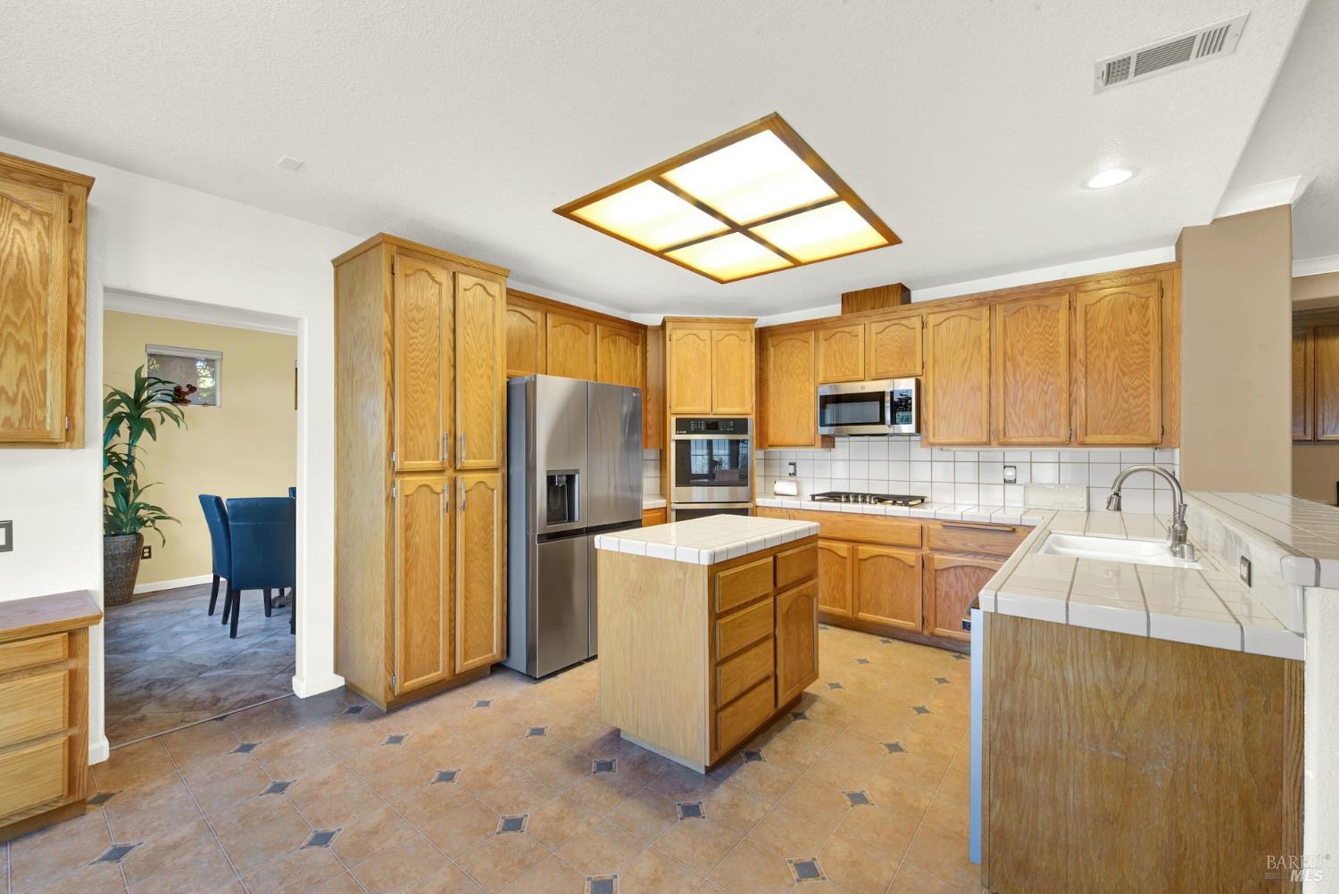 325 Stoneridge Circle Vacaville CA 95687