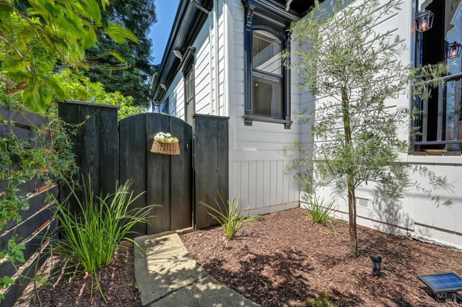 440 W J Street Benicia CA 94510