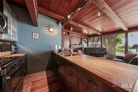 9865 E Highway 20 Clearlake Oaks CA 95423