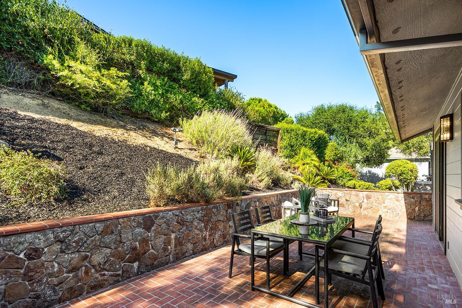 1026 Sunset Drive Healdsburg CA 95448