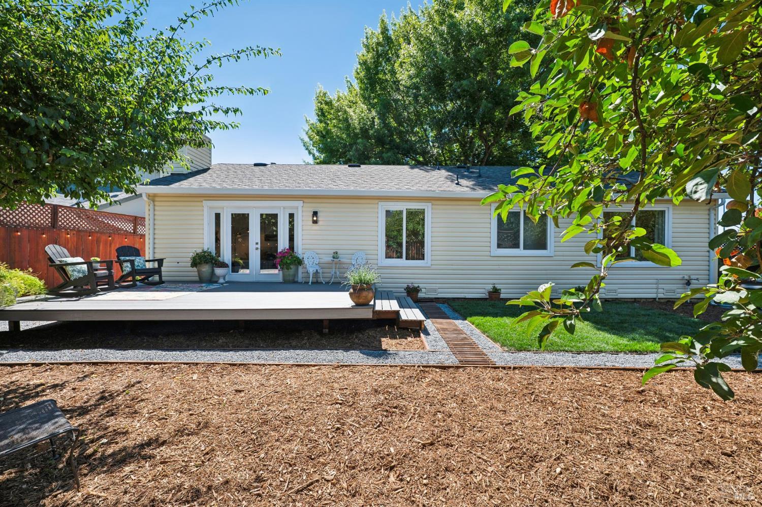 985 Emily Avenue Rohnert Park CA 94928