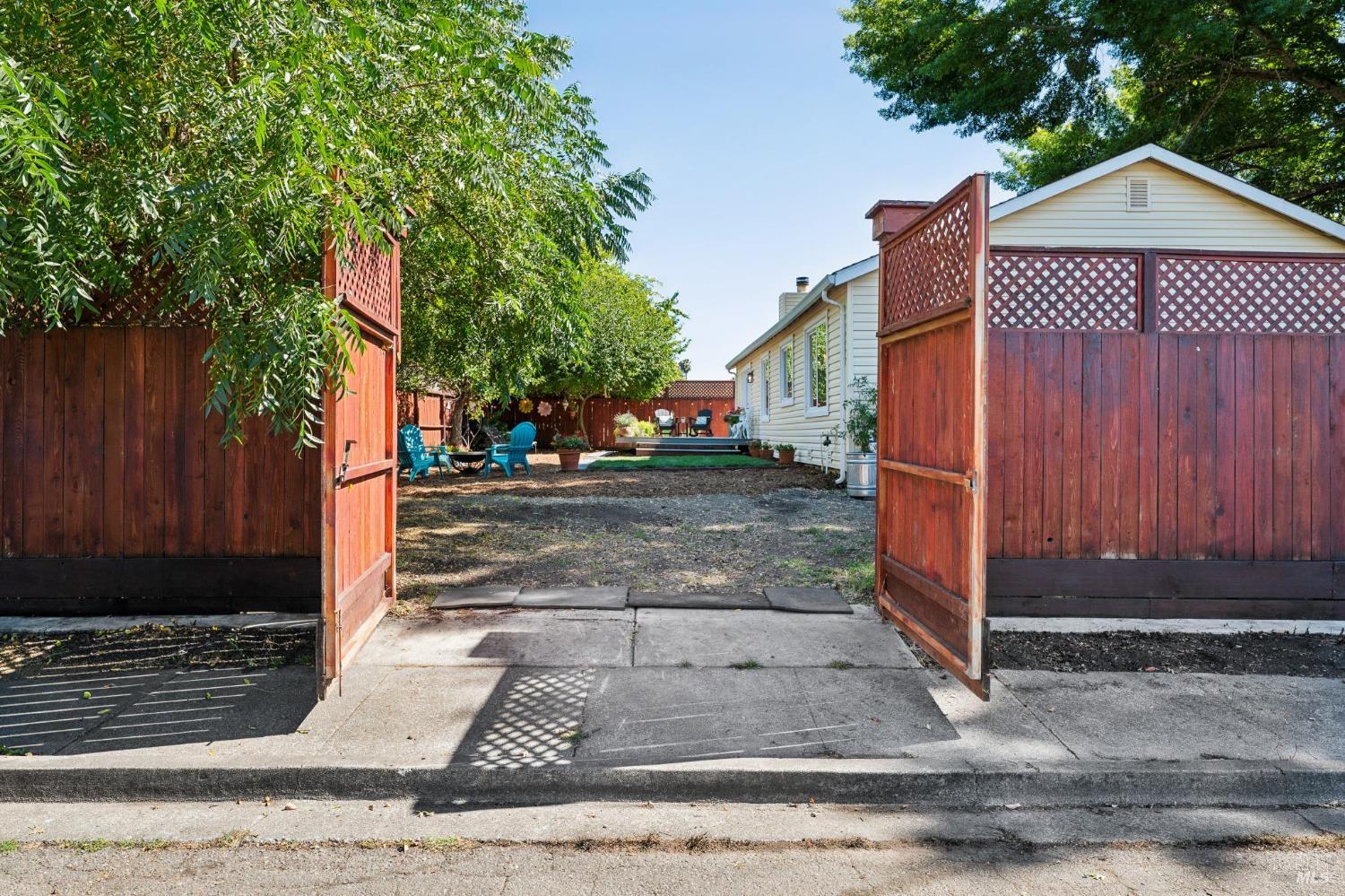 985 Emily Avenue Rohnert Park CA 94928