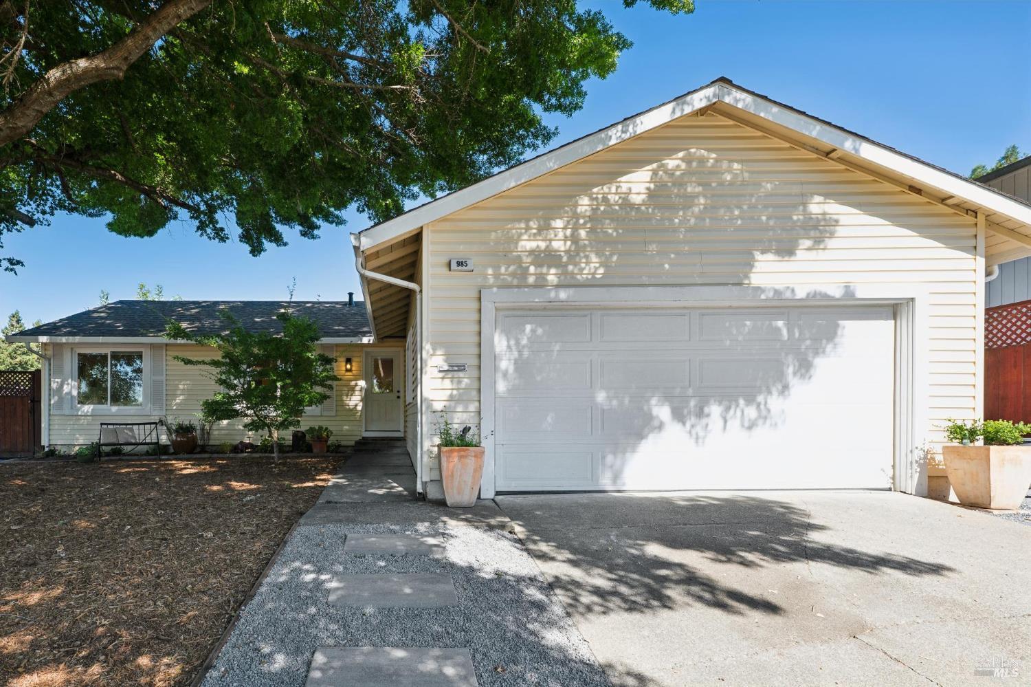 985 Emily Avenue Rohnert Park CA 94928
