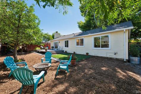 985 Emily Avenue Rohnert Park CA 94928