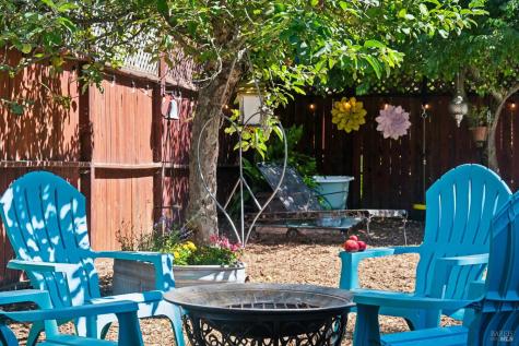 985 Emily Avenue Rohnert Park CA 94928