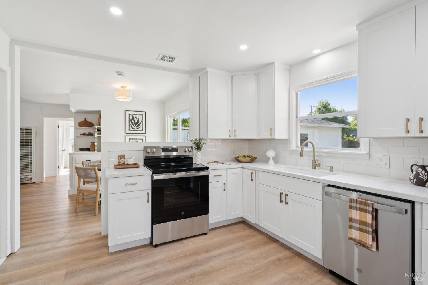 1825 Robin Hood Lane Santa Rosa CA 95405